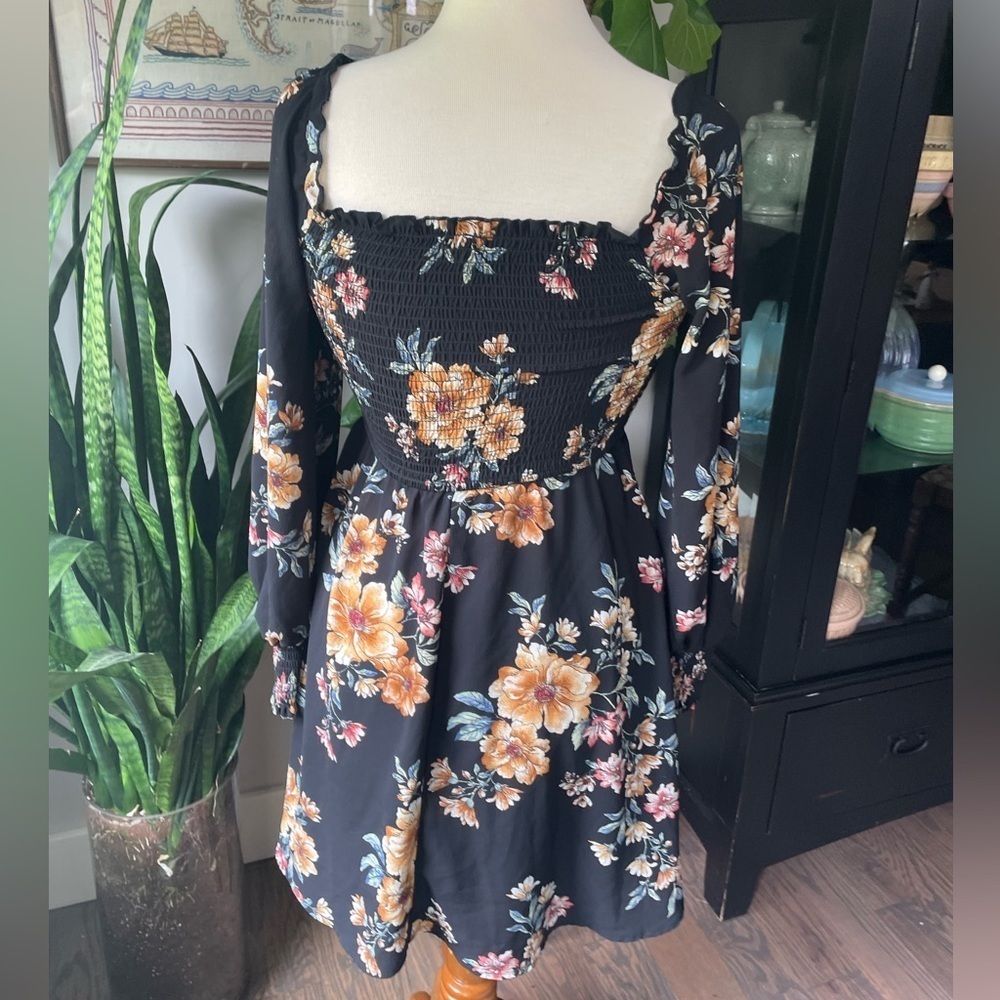 Super Cute Floral Dress - Picture 3 of 10